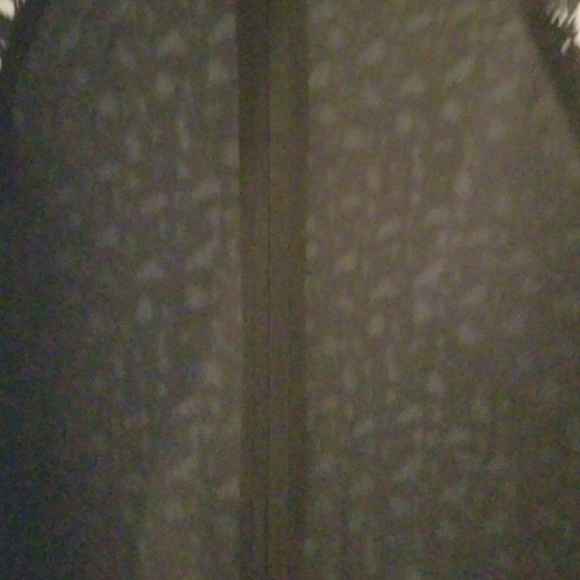 Black and white top - Picture 4 of 4